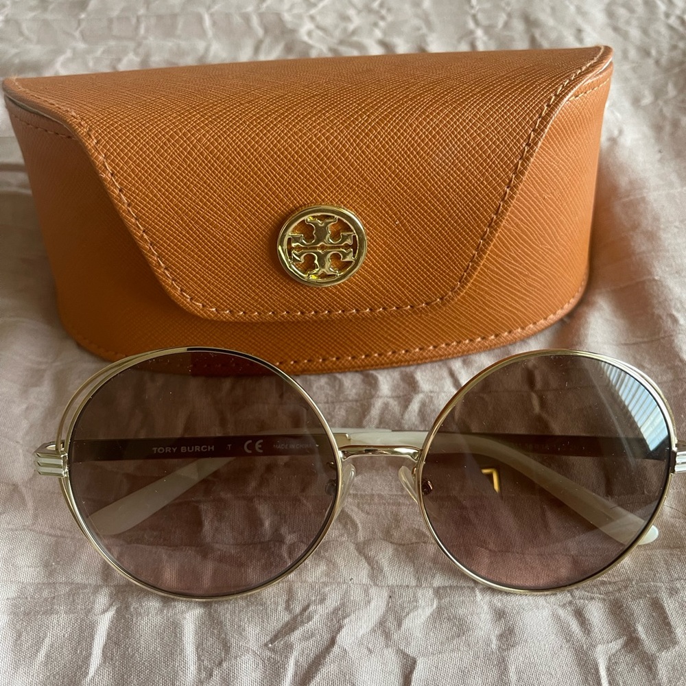 Tory Burch Gold Brown Round Sunglasses with Gradient Lenses